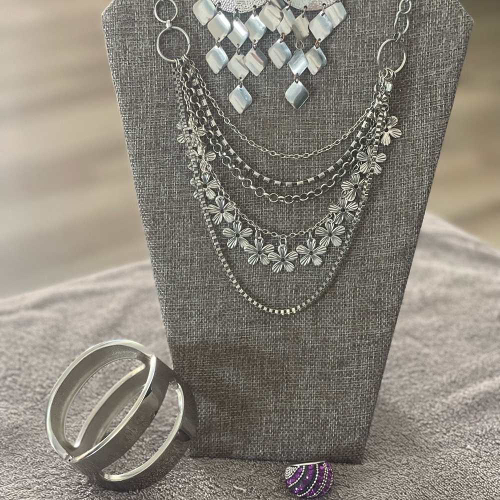 Elegant Silver Floral Necklace and Earring Set